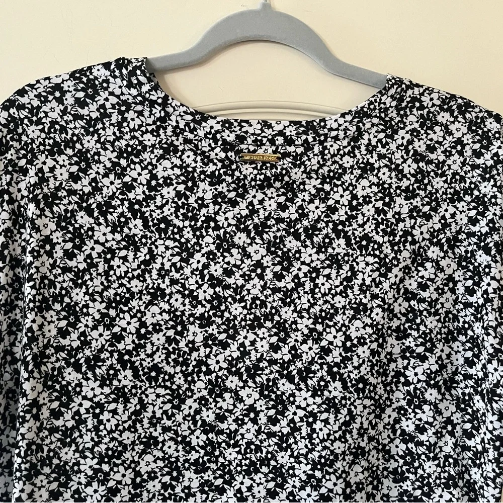 NEW! MICHAEL Michael Kors Floral Black and White Women's Blouse Size Medium - Picture 4 of 10